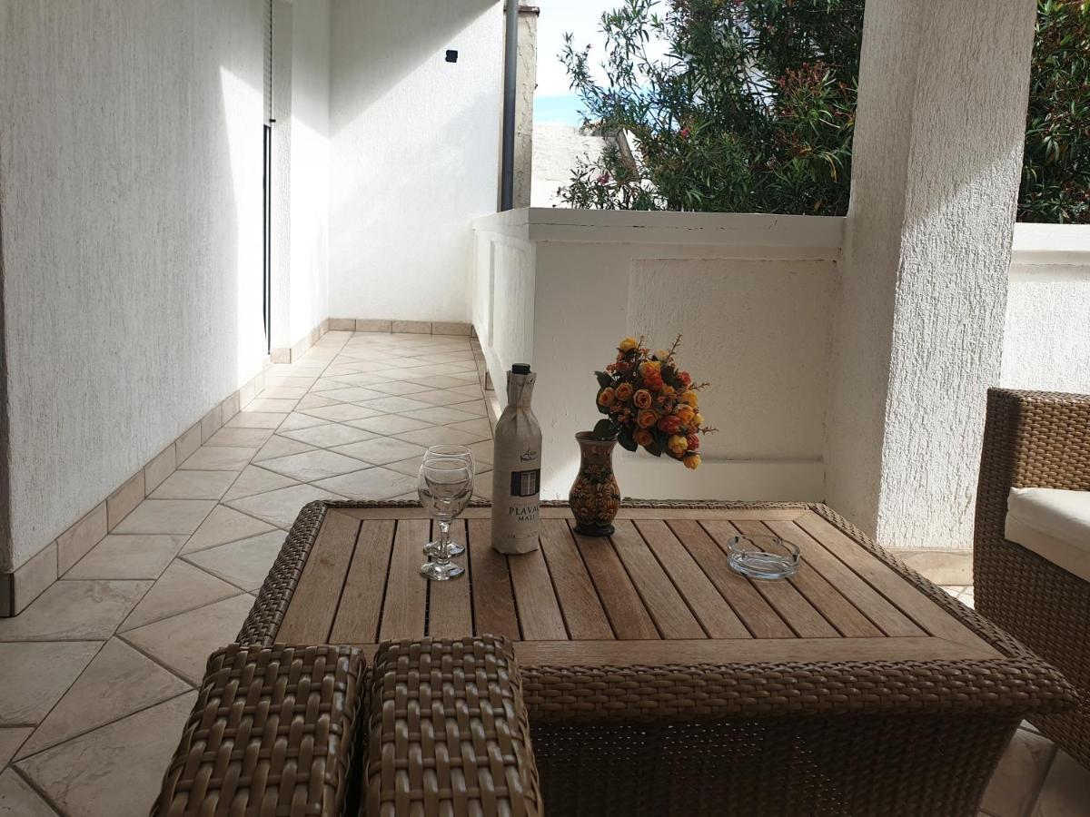 Villa Spanjol ラブ エクステリア 写真